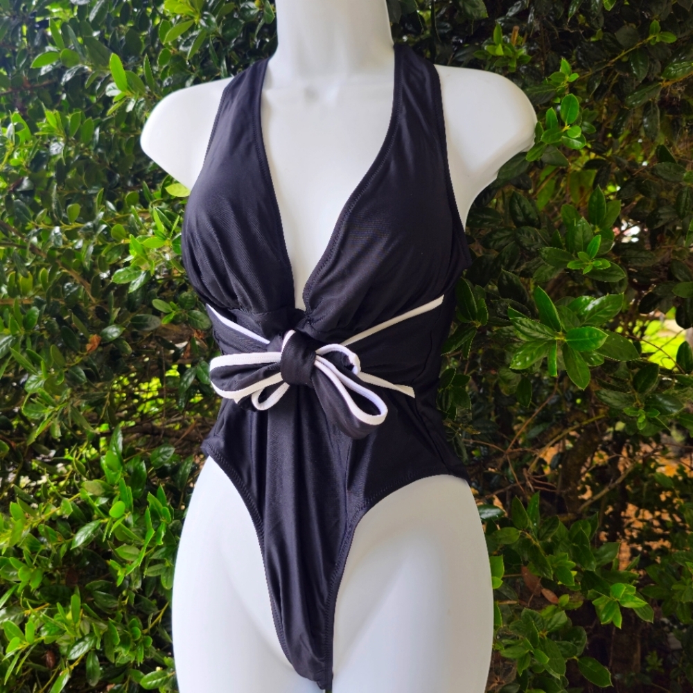 NWT‎ Womens Medium Stylish Black Kids One Piece Swimsuit - Picture 2 of 8